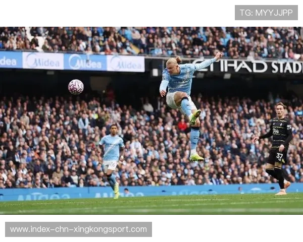 哈兰德头球攻势火力不减：空中博弈中的终极武器